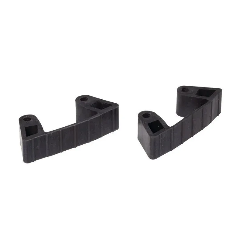 Abgebildet sind zwei identische schwarze Kunststoffbügel mit geriffelten Seiten und Aussparungen auf weißem Grund - Teil des TASKI Gummi-Ersatz-Sets (2 Stück), passend zu TASKI Zubehörhalter 7517275 von Diversey Deutschland GmbH & Co. OHG.