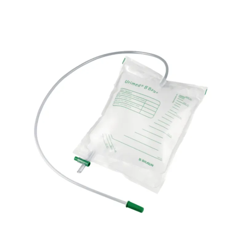 Ein transparenter B. Braun Urimed B'Bags Urinbeutel mit Messmarkierungen und einem langen flexiblen Schlauch mit grünen Anschlüssen an beiden Enden. Mit der Aufschrift „Urimed“ ist er ideal für den Einsatz in Pflegeeinrichtungen und hat auf seiner Oberfläche eine Milliliter-Kapazitätsskala aufgedruckt. Dieses Produkt wird von B. Braun Deutschland GmbH & Co. KG hergestellt und in Einzeleinheiten verkauft.