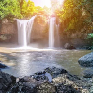 Duschrückwand-Wasserfall in Malaysia - Asien