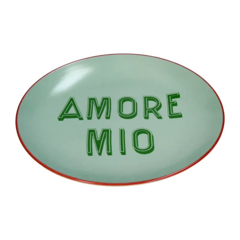 Mint farbiger Teller mit einem roten Rand und der Grünen Schrift "Amore Mio"
