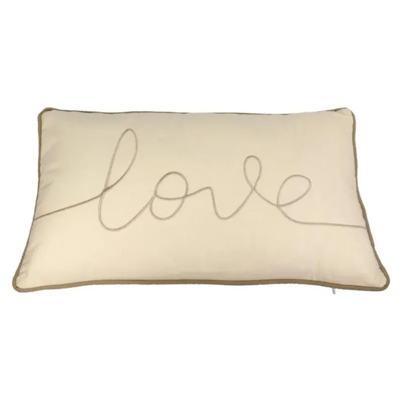 Kissen in den Farben Elfenbein uund Braun, großer kursiver Schriftzug: "love", Rechteckig mit den Maßen 30 x 50 cm, weiches Sofakissen aus Baumwolle
