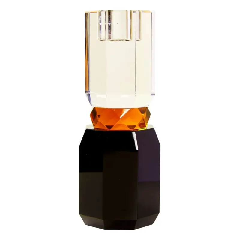 Ein hoher Dioptrics Kerzenhalter aus Glas in Schwarz, Bernstein und Klar Kristall-Optik, bestehend aus mehreren geometrischen Flächen. Der Kerzenhalter hat eine moderne, facettierte Optik, die das Licht reflektiert