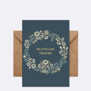 Doppelkarte mit floralem Kranz in Blau und Creme mit Schriftzug "IN STILLER TRAUER"