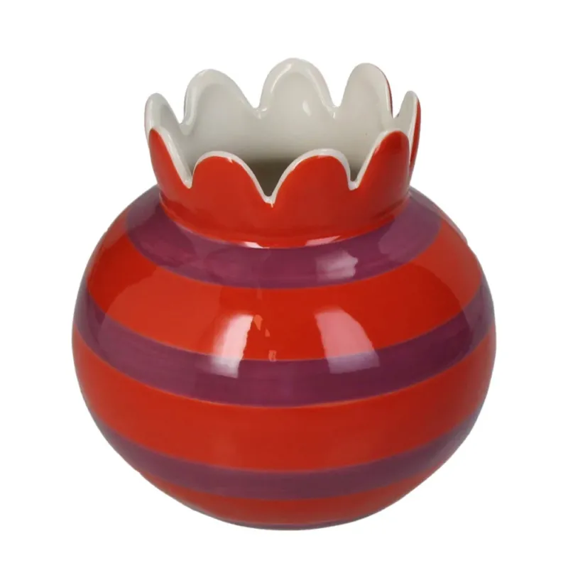 Ründliche Deko Vase horizontal gestreift in rot und lila mit einer Blumenartigen öffnung