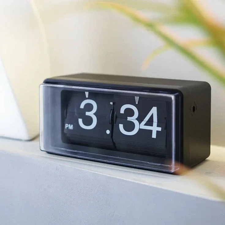Elegant Retro Auto Flip Desk Clock - Image 0