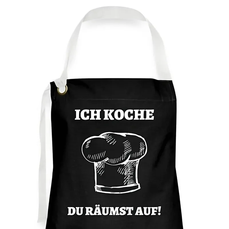 Schwarze Kochschürze mit Kochmütze und Spruch Ich koche du räumst auf