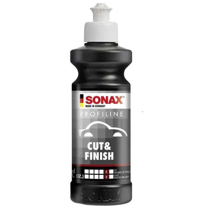 Schwarze plastikflasche mit weißer pumpe sonax profiline cut & finish politur 250ml für lackpflege