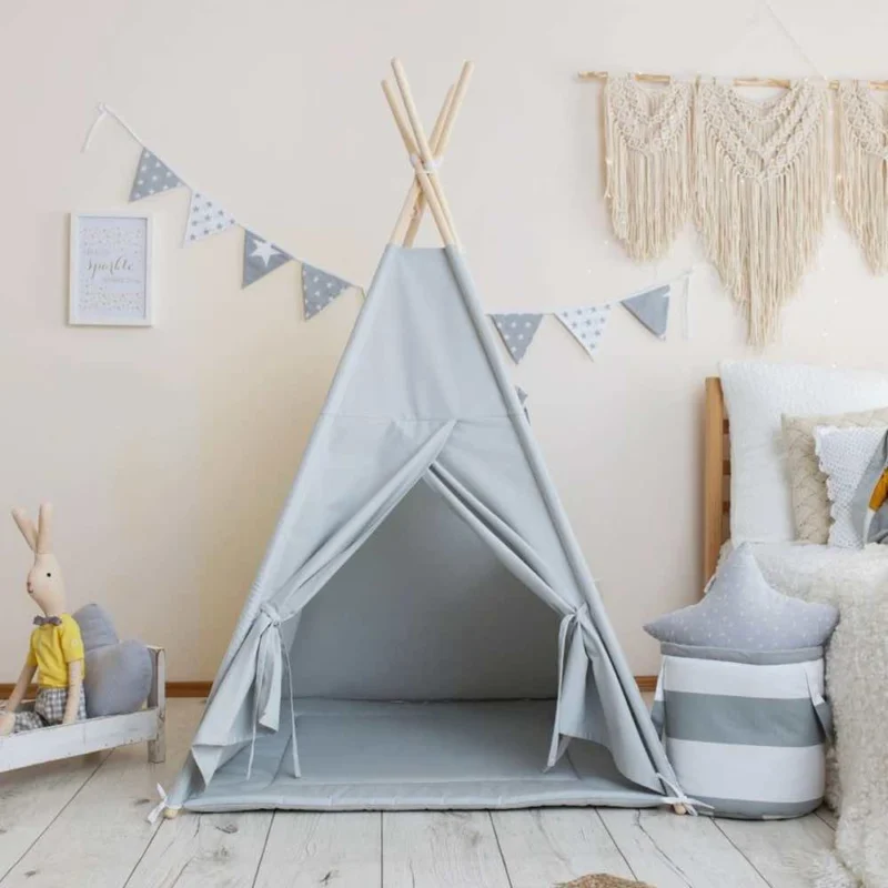 Tipi Zelt Kinder Hellgrau, 100 x 100 cm, mit Bodenmatte im gemütlichen Kinderzimmer als liebevolle Spielecke mit Vorhängen und Wimpelkette